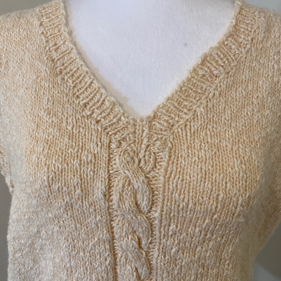 ✨ Vintage Cream Knit Vest – Cozy, Classic & So Chic! ✨ - Picture 5 of 7